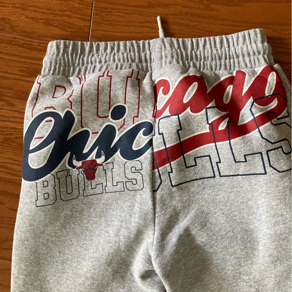 NBA Chicago Bulls Joggers Drawstring Waist Sweatpants Size EU L Gray Black - Picture 6 of 9